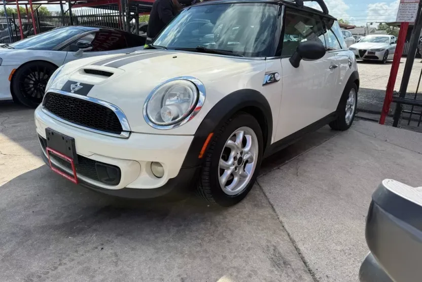 2012 Mini Cooper Hardtop S photo 1