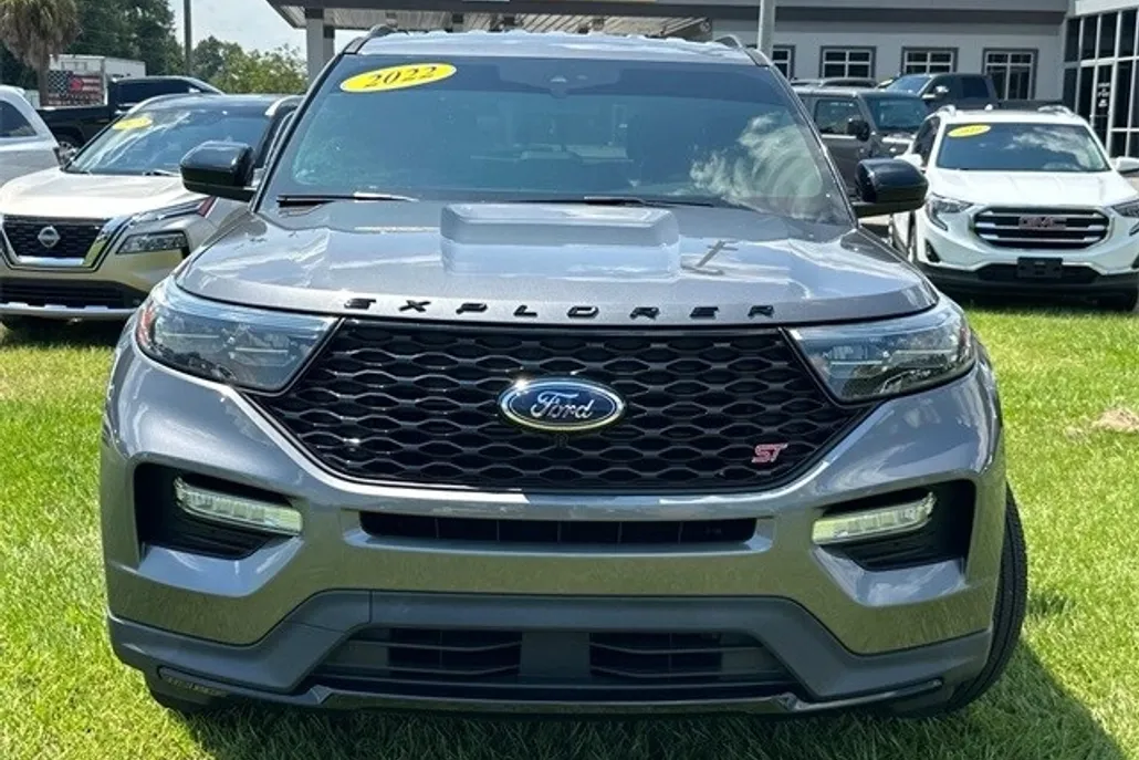 2022 Ford Explorer ST photo 1