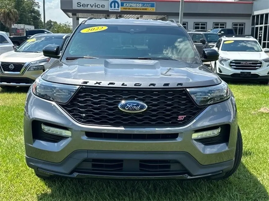 2022 Ford Explorer ST photo 1