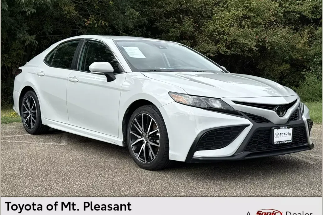 2023 Toyota Camry SE photo 1