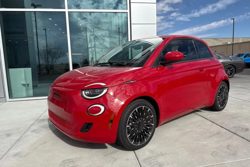 2024 Fiat 500e Red photo 1