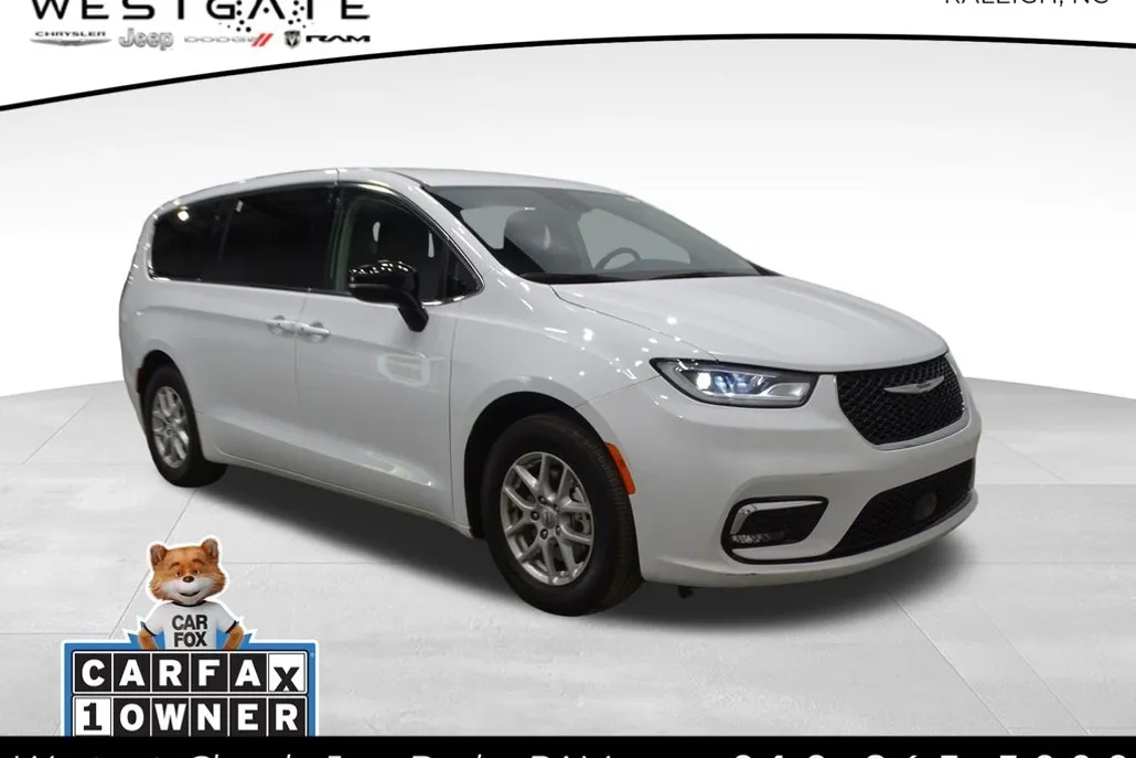 2024 Chrysler Pacifica Touring L photo 1