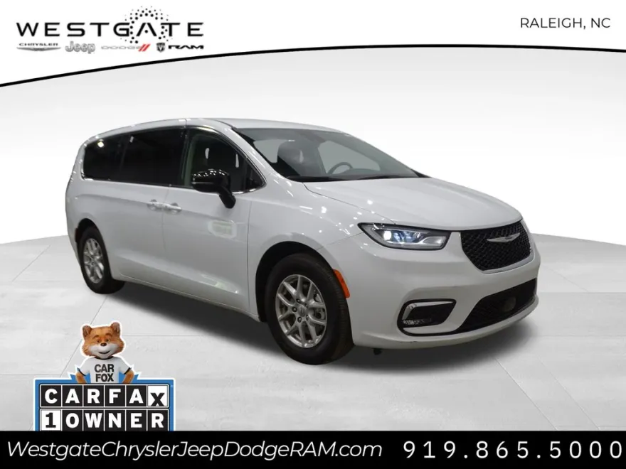 2024 Chrysler Pacifica Touring L photo 1