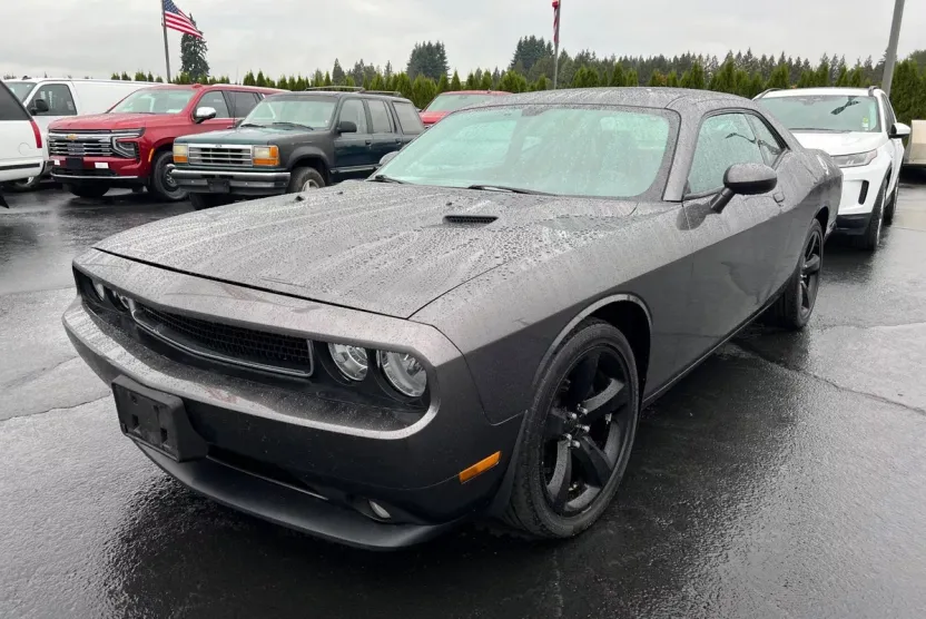 2014 Dodge Challenger SXT photo 1