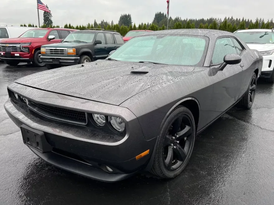 2014 Dodge Challenger SXT photo 1