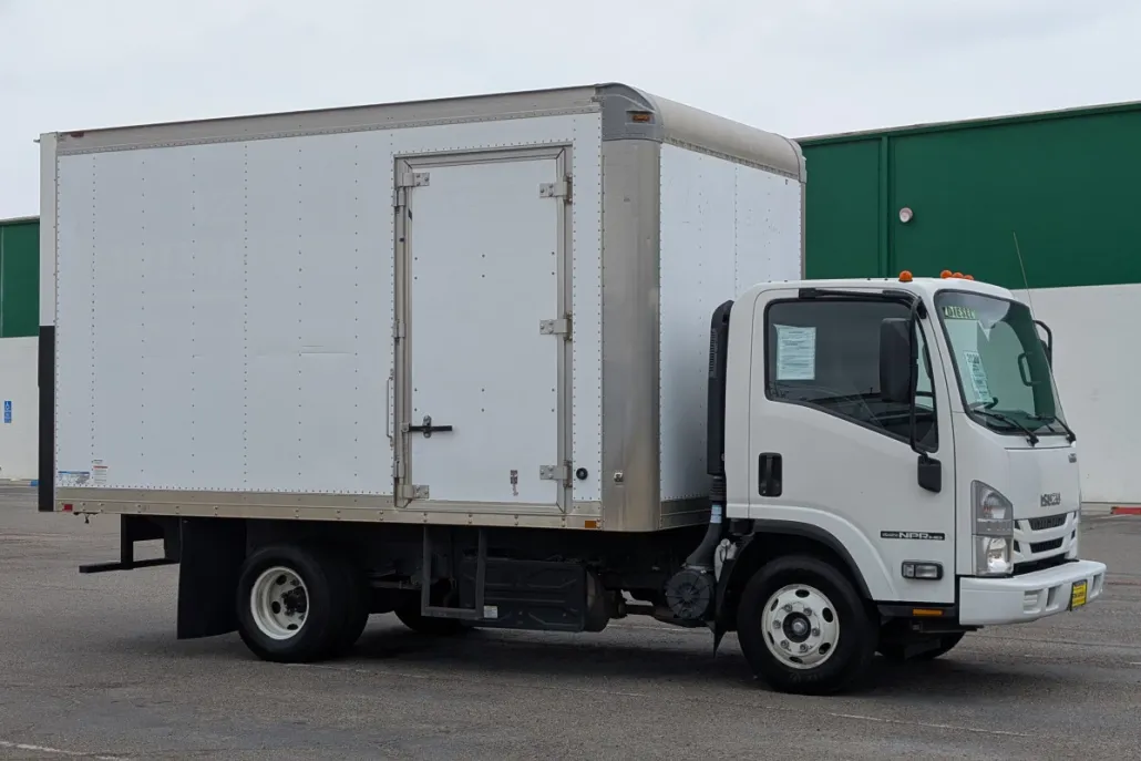 2020 Isuzu NPR photo 1