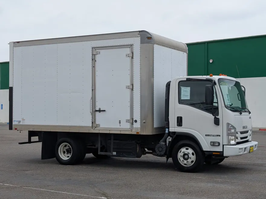 2020 Isuzu NPR photo 1