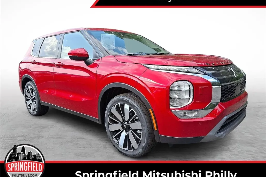 2025 Mitsubishi Outlander SE photo 1