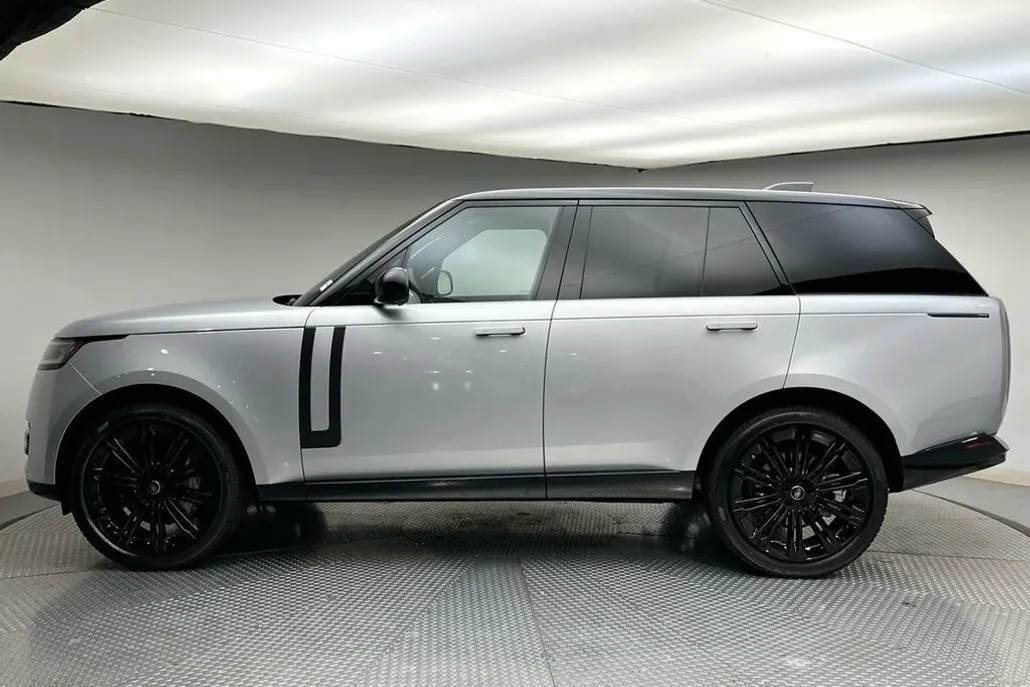 2025 Land Rover Range Rover SE photo 1