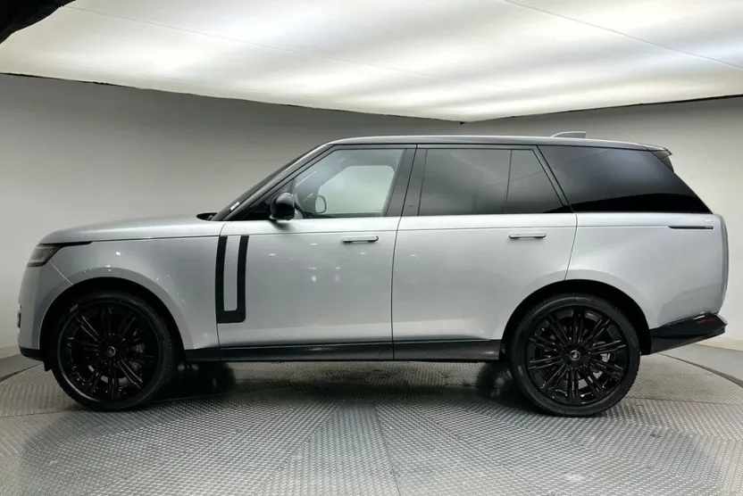 2025 Land Rover Range Rover SE photo 1