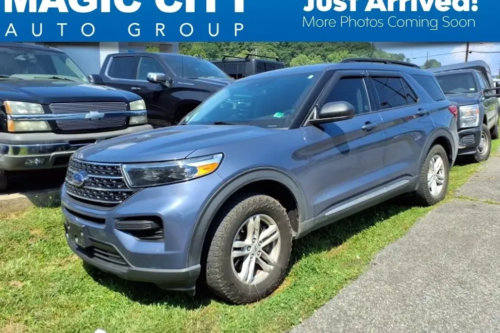 2021 Ford Explorer XLT photo 1