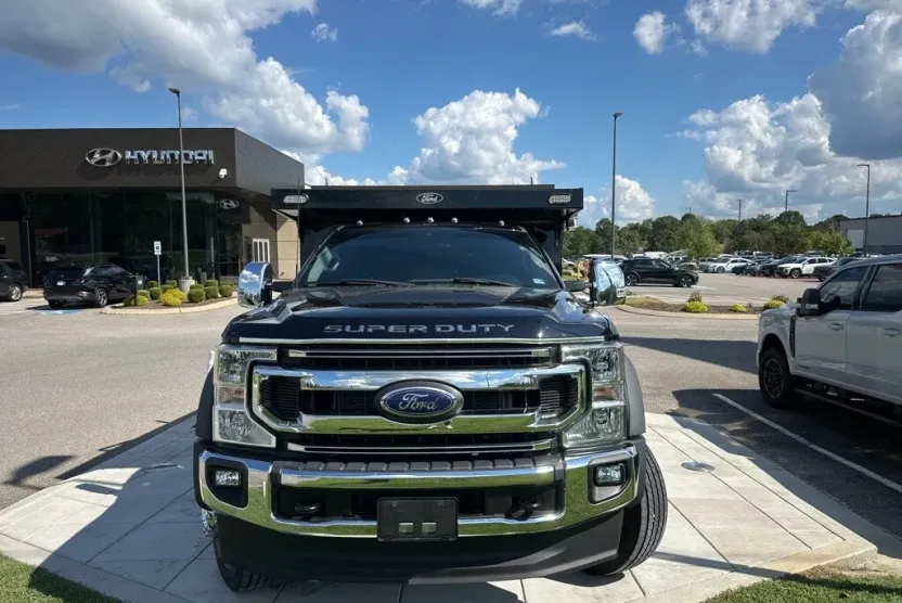 2022 Ford F-600 photo 1