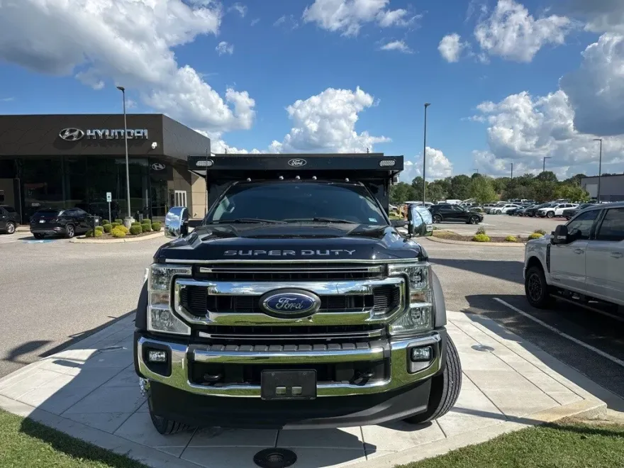 2022 Ford F-600 photo 1