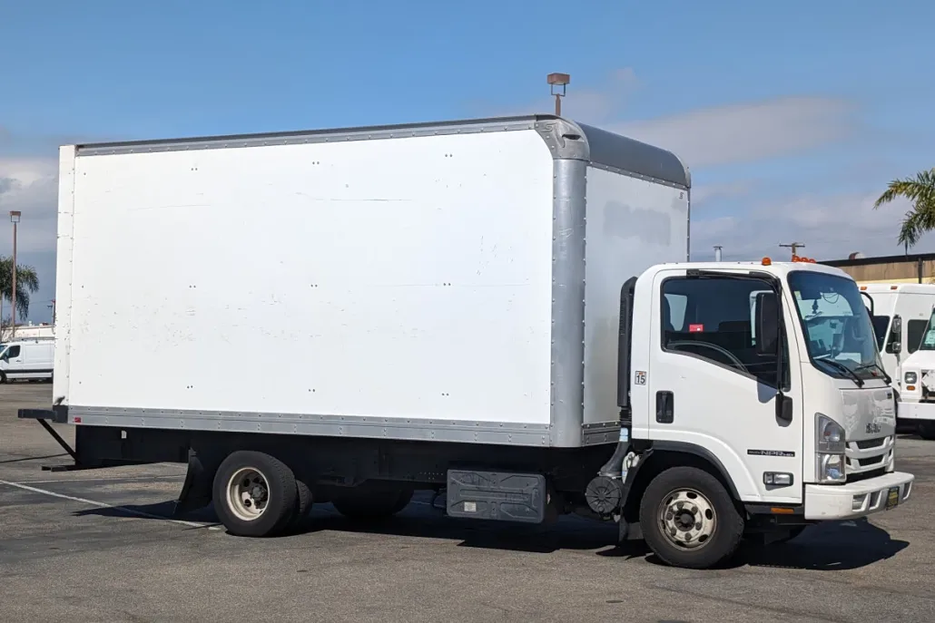 2019 Isuzu NPR photo 1