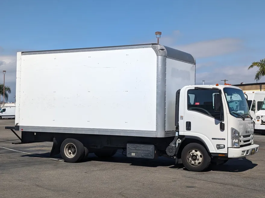 2019 Isuzu NPR photo 1