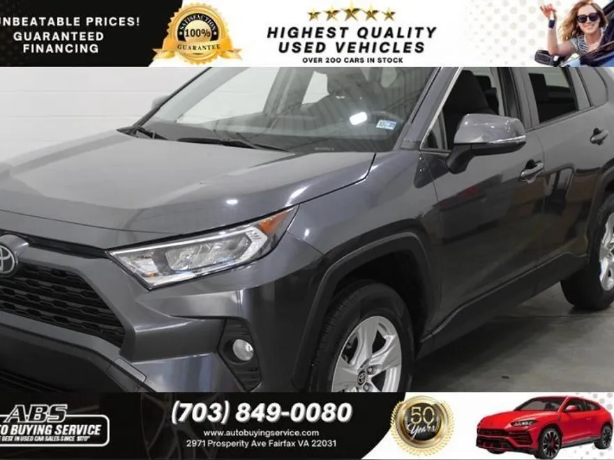 2020 Toyota RAV4 XLE photo 1