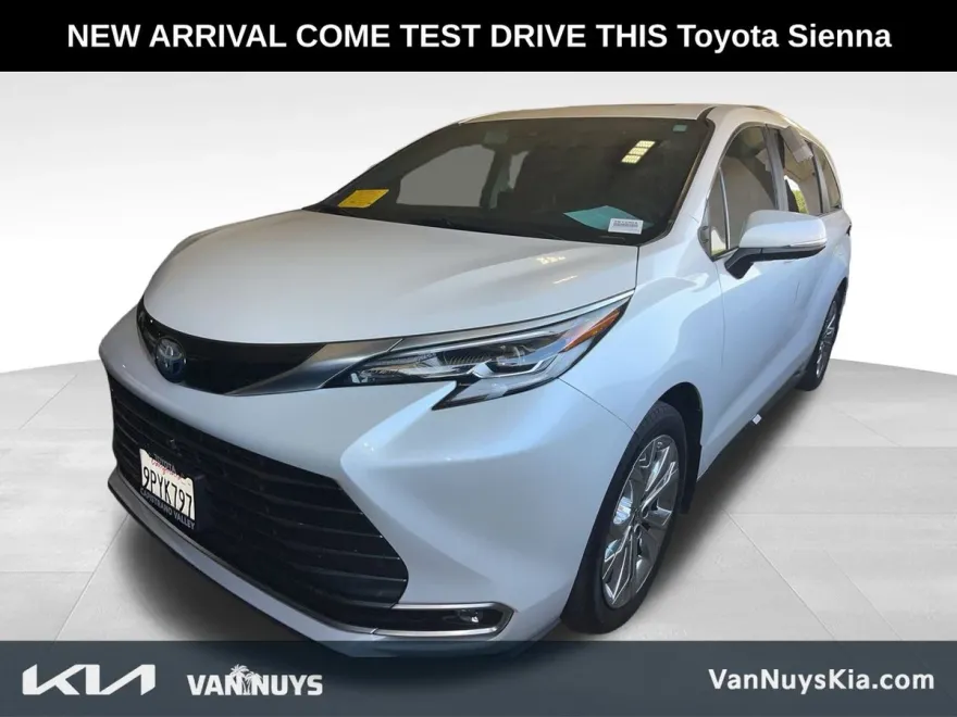 2023 Toyota Sienna Platinum photo 1