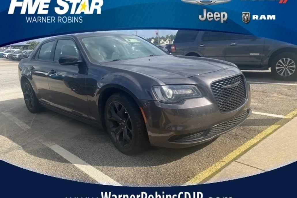 2021 Chrysler 300 Touring photo 1