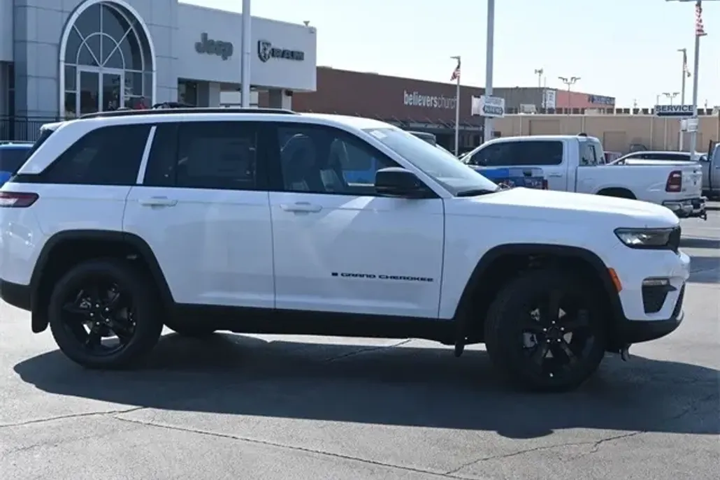 2025 Jeep Grand Cherokee Limited photo 1