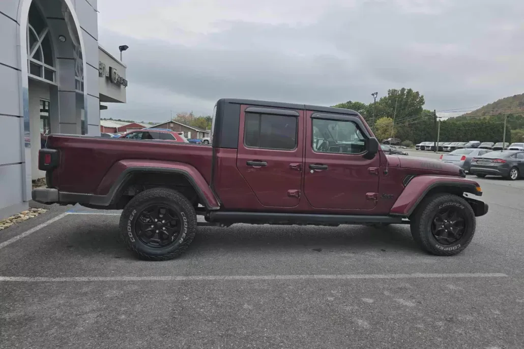 2021 Jeep Gladiator Willys photo 1