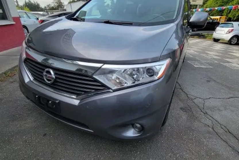 2016 Nissan Quest SV photo 1
