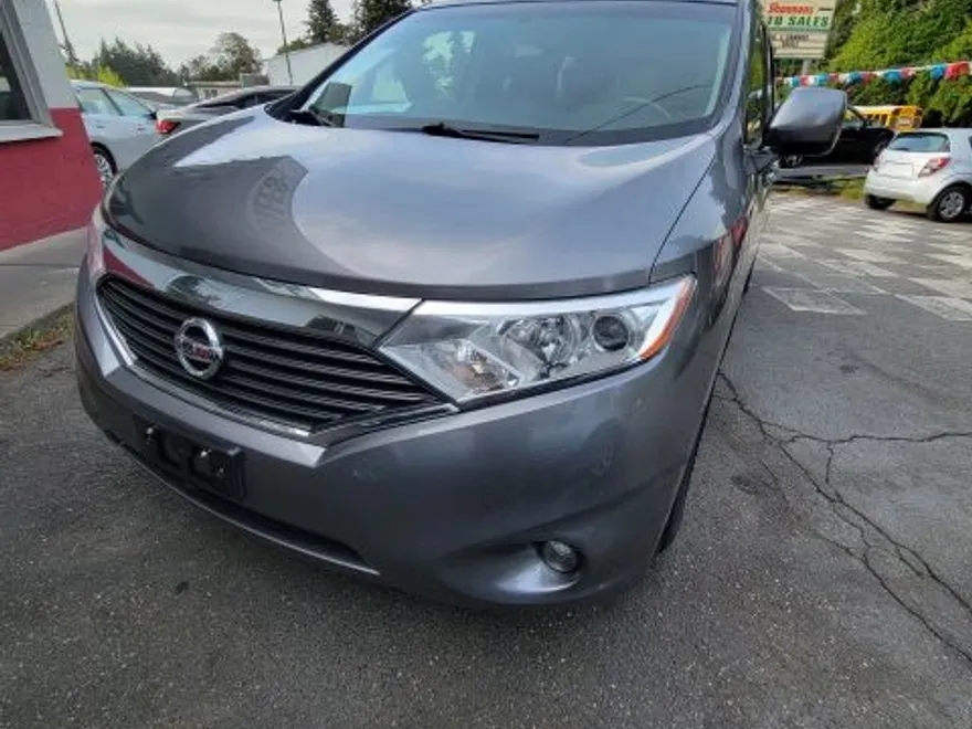 2016 Nissan Quest SV photo 1