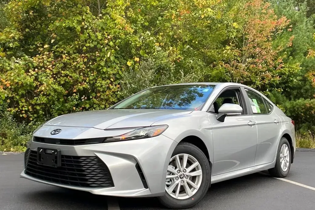 2026 Toyota Camry LE photo 1