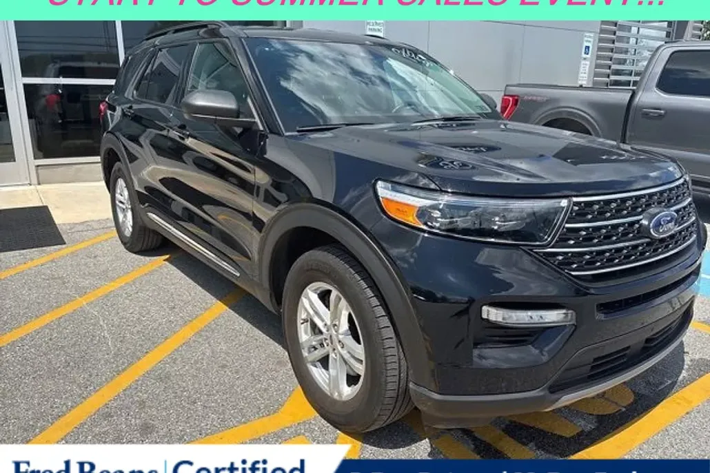 2023 Ford Explorer XLT photo 1
