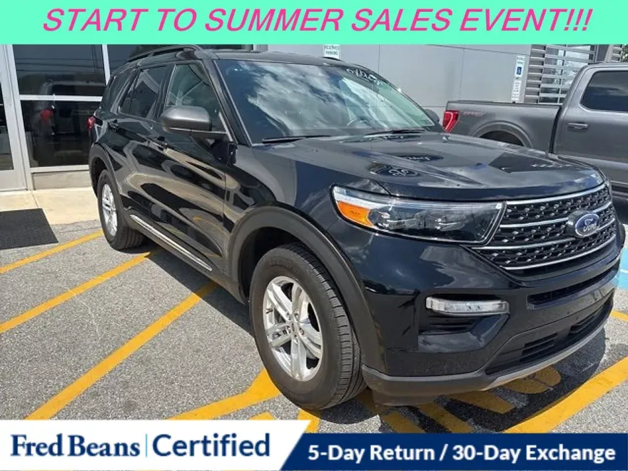 2023 Ford Explorer XLT photo 1