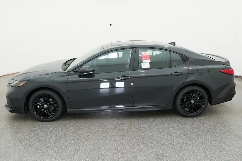 2026 Toyota Camry SE photo 1