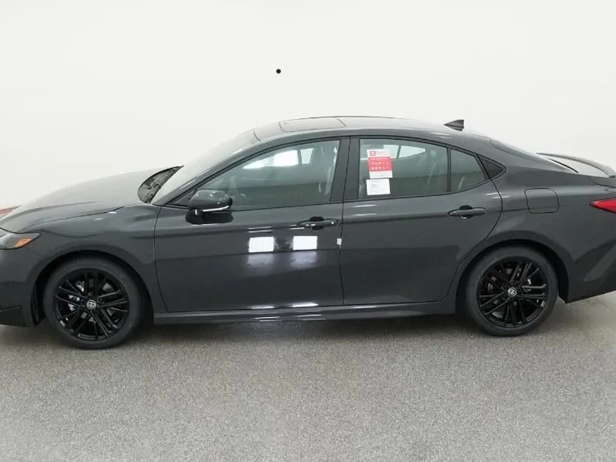 2026 Toyota Camry SE photo 1
