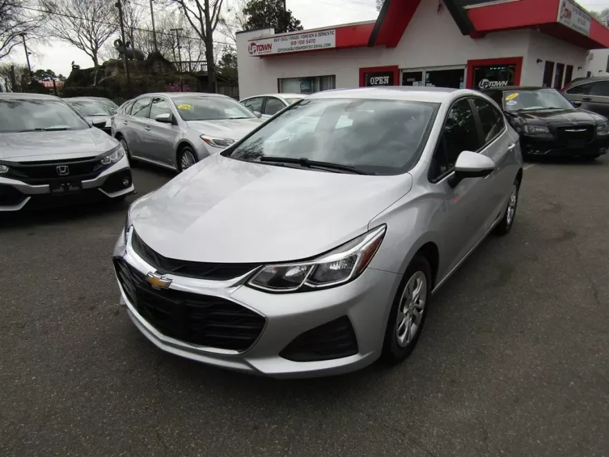 2019 Chevrolet Cruze LS photo 1