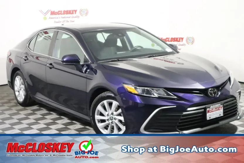 2022 Toyota Camry LE photo 1