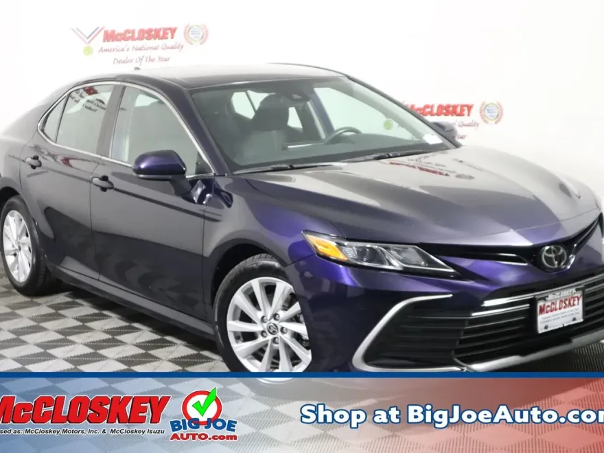 2022 Toyota Camry LE photo 1