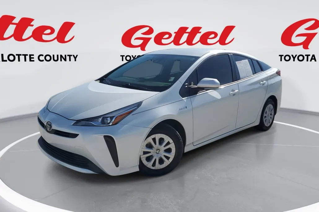 2022 Toyota Prius L photo 1