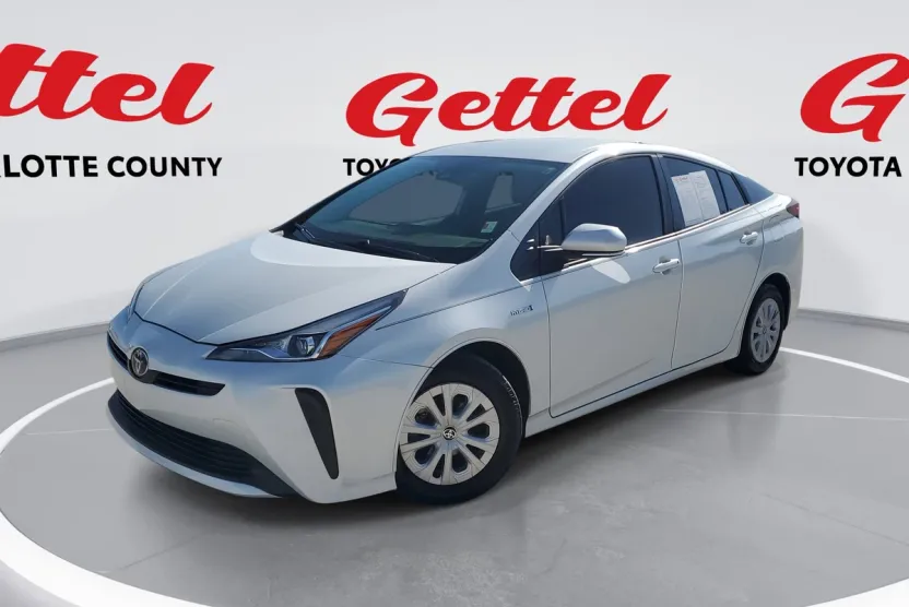 2022 Toyota Prius L photo 1