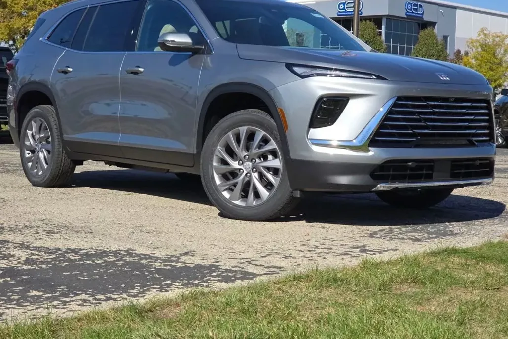 2025 Buick Enclave Preferred photo 1