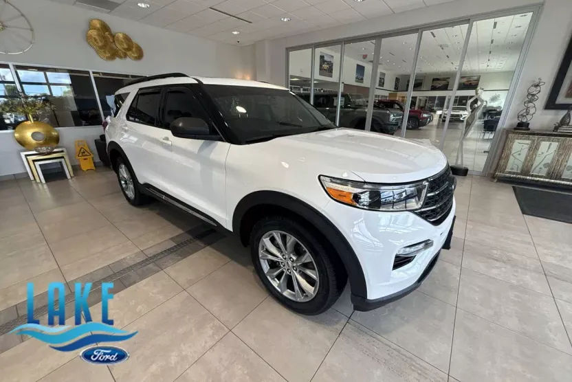 2023 Ford Explorer XLT photo 1