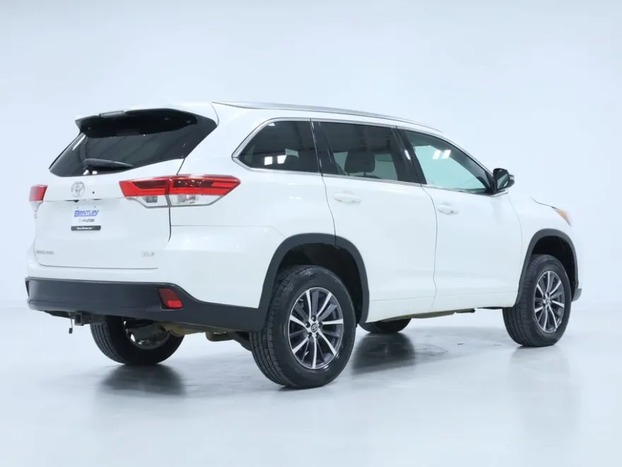 2017 Toyota Highlander XLE photo 1