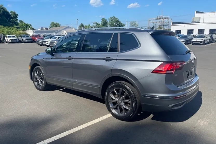 2022 Volkswagen Tiguan SE photo 1