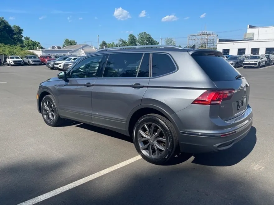 2022 Volkswagen Tiguan SE photo 1