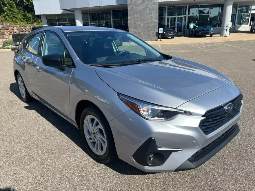 2025 Subaru Impreza Base photo 1