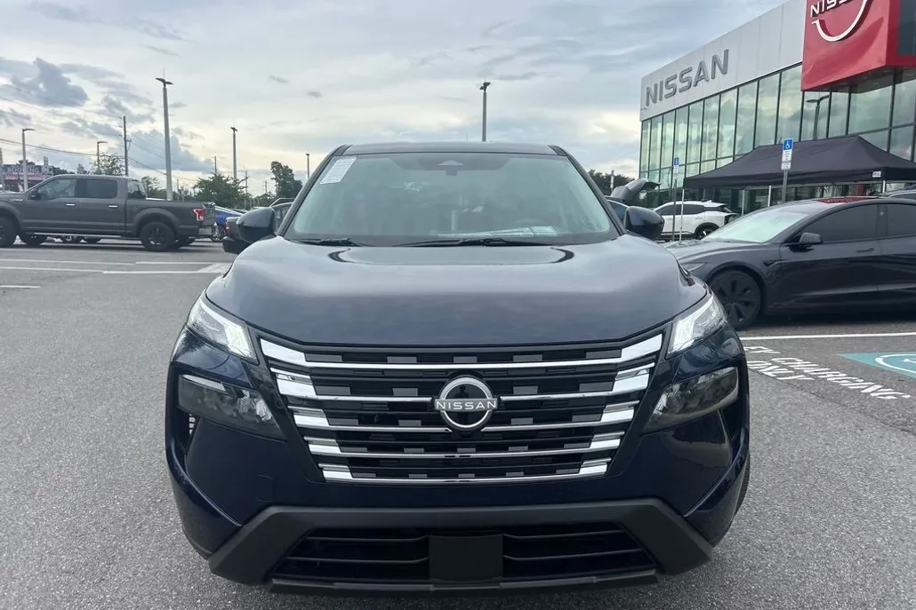 2026 Nissan Rogue SV photo 1
