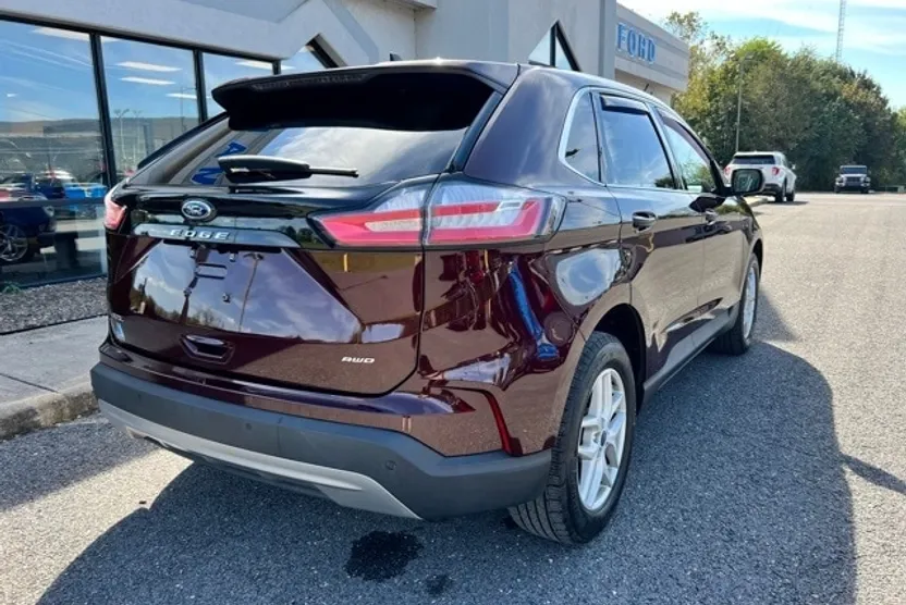 2021 Ford Edge SEL photo 1