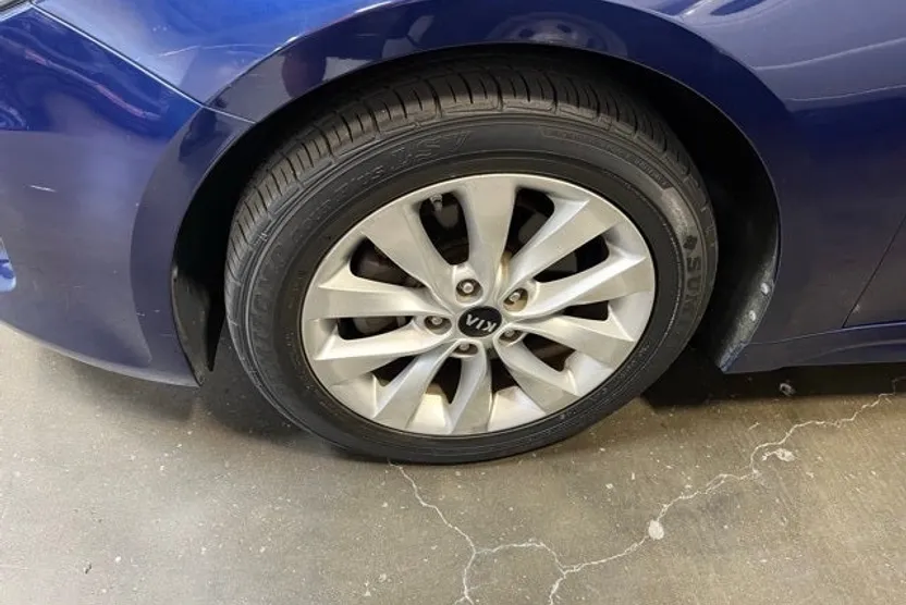2016 Kia Optima LX photo 1