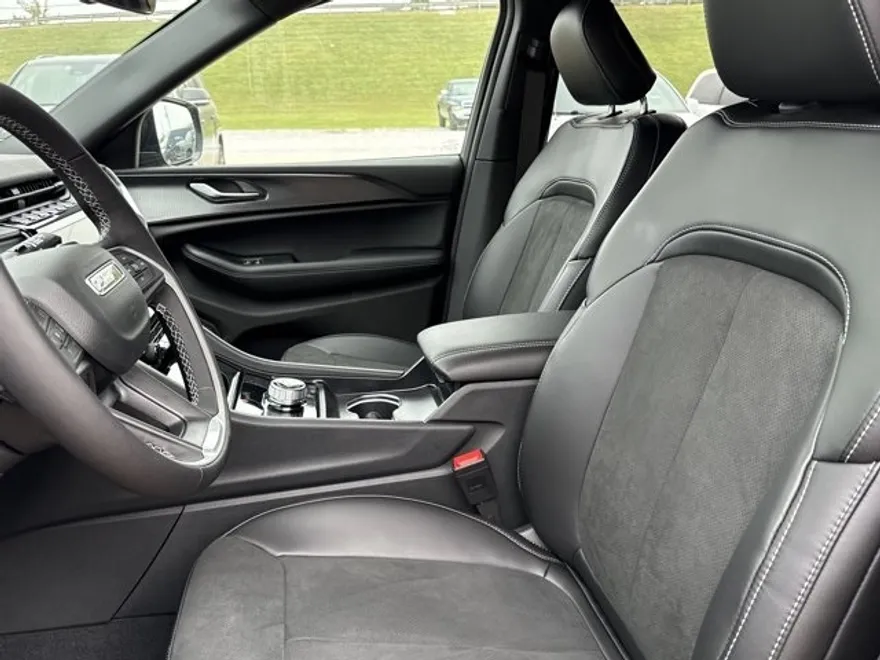 2025 Jeep Grand Cherokee Altitude X photo 1