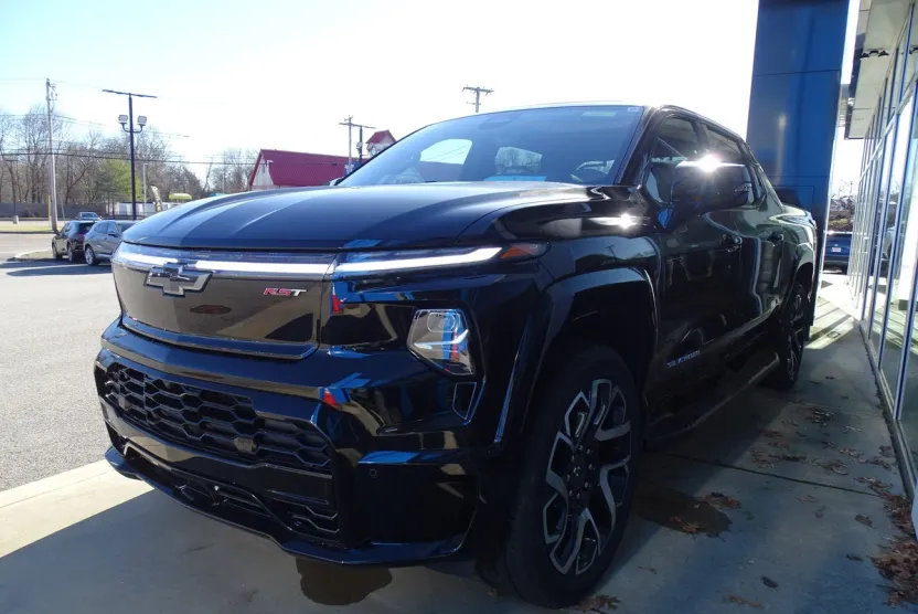2025 Chevrolet Silverado EV RST photo 1