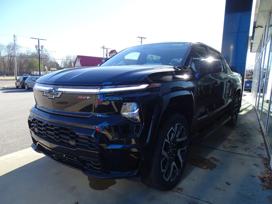 2025 Chevrolet Silverado EV RST photo 1