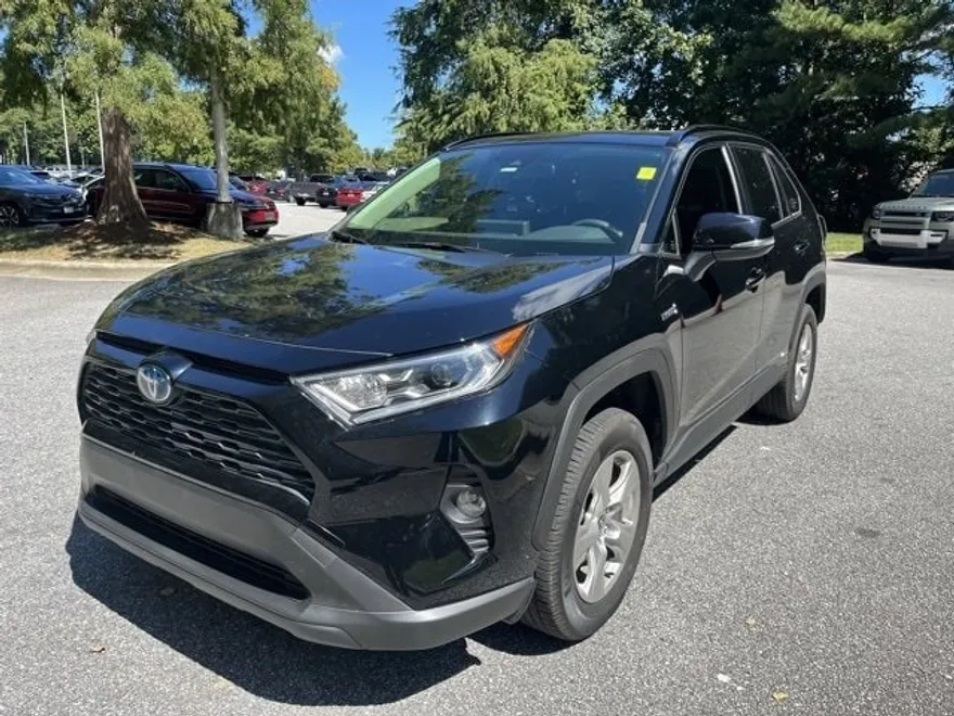 2020 Toyota RAV4 Hybrid XLE photo 1