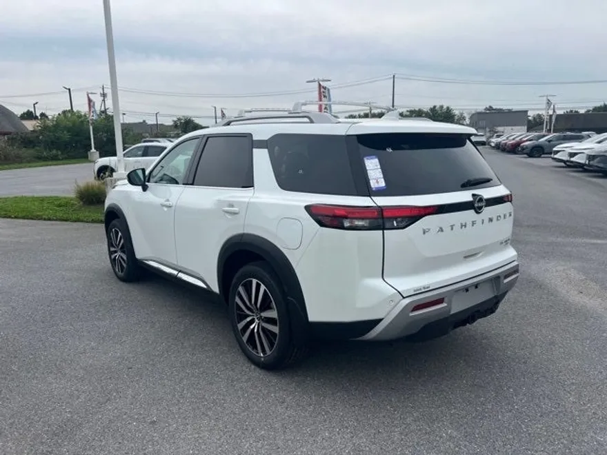 2025 Nissan Pathfinder Platinum photo 1